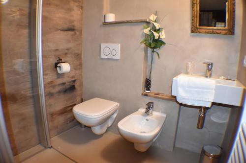 A bathroom at La Molinela B&B