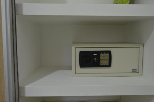 a microwave in a wall in a room at Mendoza Apartments Ezeiza Airport in Luis Guillón