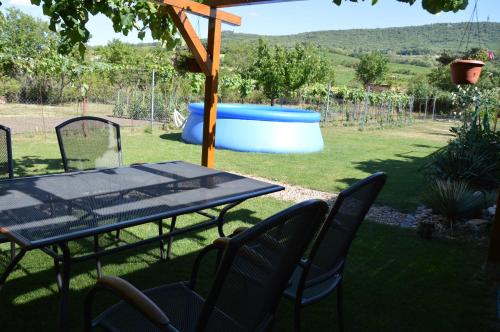 a table and chairs in a yard with a barrel at Apartmán na Pálavě in Dolní Věstonice