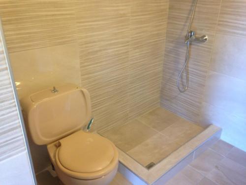 Ένα μπάνιο στο Τhe Sunny Apartments