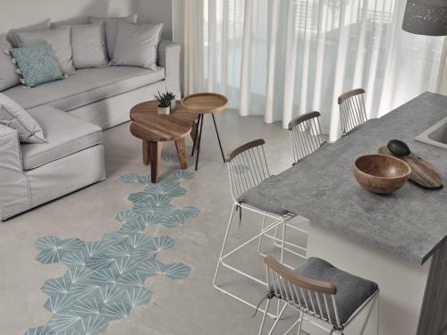 a living room with a couch and a table and chairs at Maritimus Excelsior in Alykes