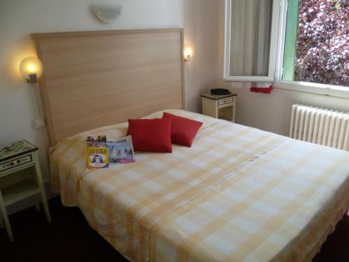Katil atau katil-katil dalam bilik di Hôtel Beauséjour