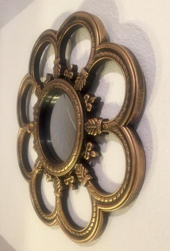 a gold object with a number eight on a wall at Residence Las Trojes Cdmx in Mexico City