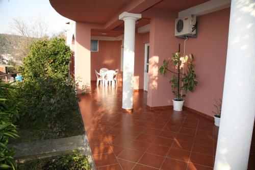 Un balcón o terraza de Omega Apartments