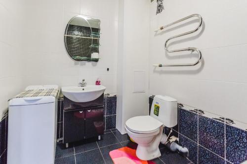 a bathroom with a toilet and a sink at Dekabrist Apartment Belika 13 in Chita