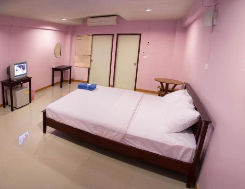 Postel nebo postele na pokoji v ubytování AEK Apartment