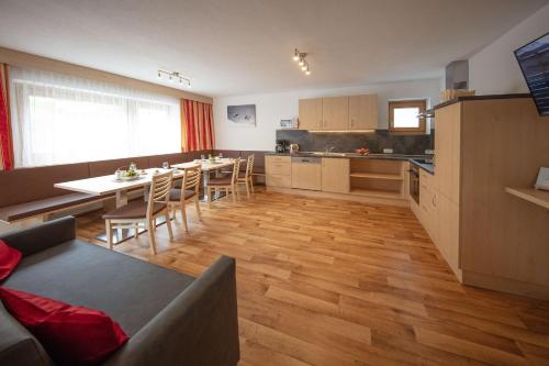 Kuchyň nebo kuchyňský kout v ubytování Haus Montjola