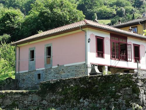 Casa Rural La Llerona, Belmonte de Miranda, Spain - Booking.com