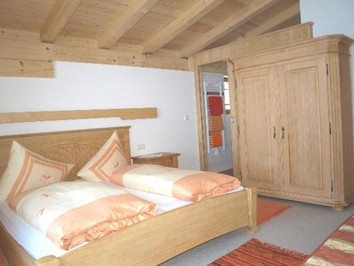 En eller flere senge i et værelse på Chalet Der Tyroler Adler im Zentrum