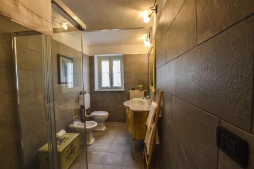 a bathroom with a sink and a toilet and a shower at B&B La Dolce Vita in Priocca