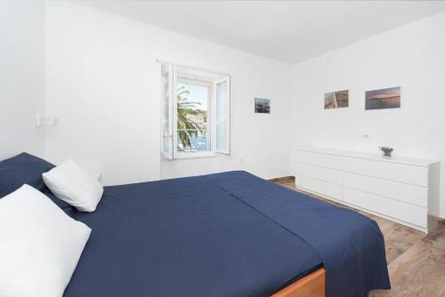 Yacht harbor apartment