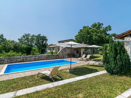 Fotografia z galérie ubytovania Elegant Villa in Istria with Outdoor Pool v destinácii Tinjan