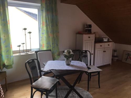 a dining room with a table and chairs and a window at Fair & the City in Düsseldorf