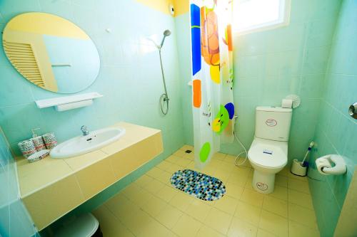 Vonios kambarys apgyvendinimo įstaigoje 2 bedroom bungalow Nai Harn 4 Resort