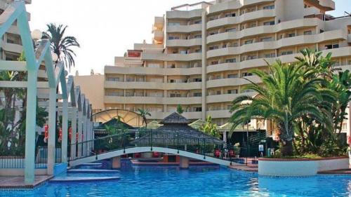 Benalbeach | First Line Beach & Pools photo 10