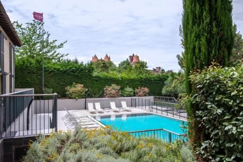 Piscine de l'établissement Mercure Carcassonne La Cité ou située à proximité