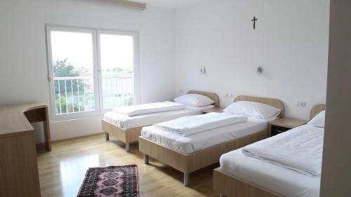 Katil atau katil-katil dalam bilik di Hotel Bagarić -ispod brda ukazanja adress Kraljice Mira 56 Bijakovci Međugorje
