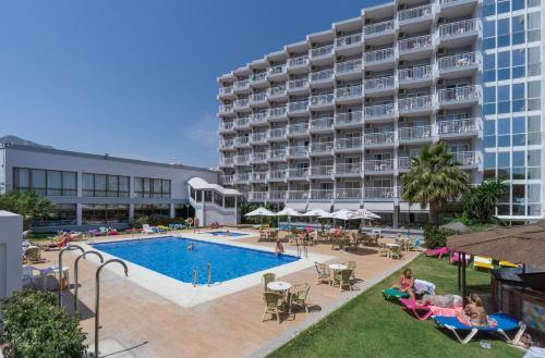 a hotel with a swimming pool in front of a building at MedPlaya Hotel Alba Beach in Benalmádena