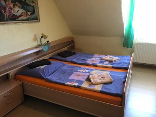 Un pat sau paturi într-o cameră la Hotel Chata