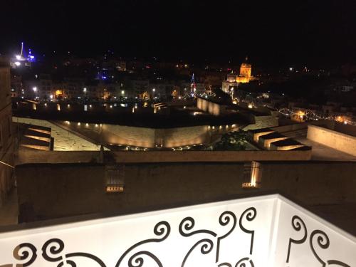 a view of a city at night at Casa Cara in Birgu
