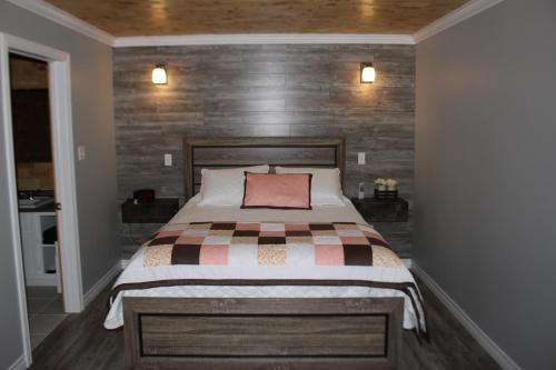 a bedroom with a bed with a wooden head board at Raleigh Rooms & Taylor's Crafts in Raleigh