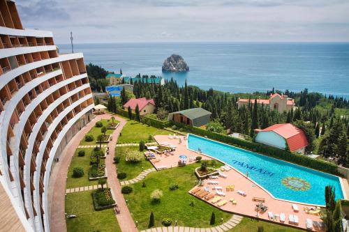 The swimming pool at or close to Familiya Apartments