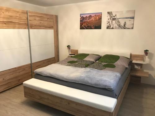シュラートミンクにあるAppartement Lucaのベッドルーム1室(大型ベッド1台付)