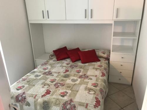 Ein Bett oder Betten in einem Zimmer der Unterkunft Appartamento Casa Vacanze Spiaggia d'Oro