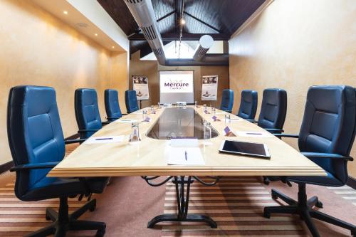 a conference room with a large table and chairs at Mercure Luxembourg Kikuoka Golf & Spa in Canach