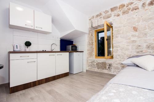 Gallery image of Cozy seafront studio Apartment Cambi II in Kaštela