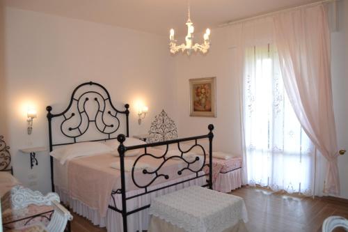 Ένα ή περισσότερα κρεβάτια σε δωμάτιο στο B&B Villa Il Poggiolino