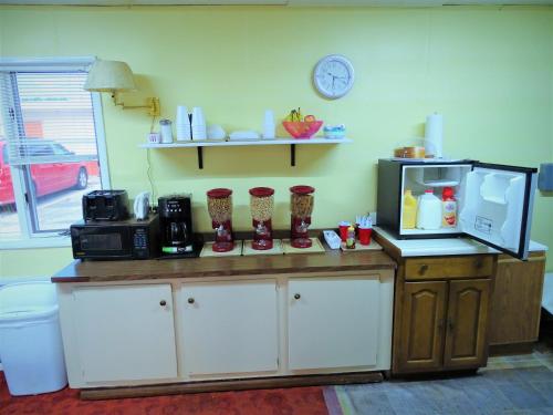 A kitchen or kitchenette at Rivers Inn