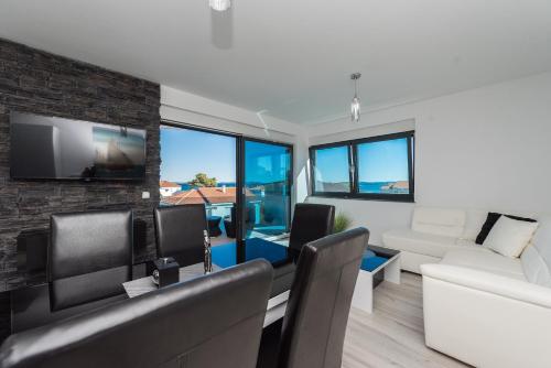 a living room with a couch and a tv at Luxury Apartments VilaMaloca in Vir