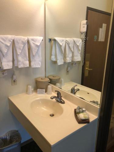 Ванная комната в Kings Inn Cody