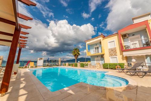 Bazén v ubytování Gera Bay Studios And Apartments nebo v jeho okolí