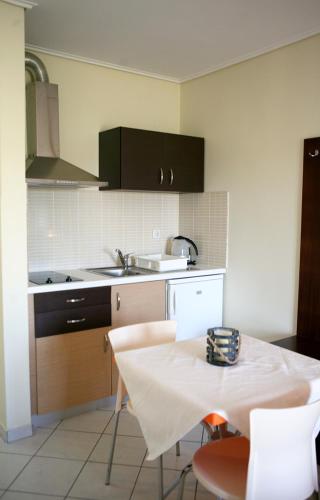 Η κουζίνα ή μικρή κουζίνα στο Gera Bay Studios And Apartments 