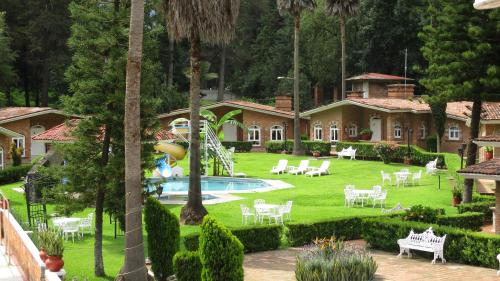 Pogled na bazen v nastanitvi Hotel Villa Monarca Inn oz. v okolici