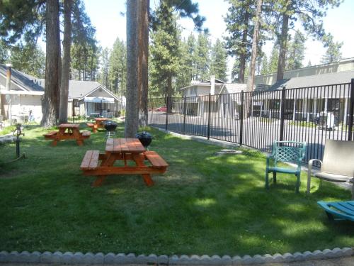 Zahrada ubytování Tahoe Hacienda Inn