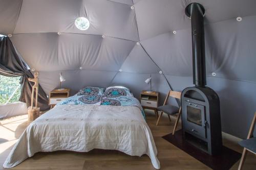 Katil atau katil-katil dalam bilik di Glamping Podgrodzie