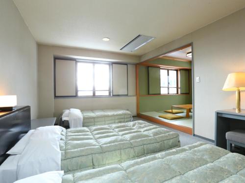 Ένα ή περισσότερα κρεβάτια σε δωμάτιο στο Hotel Silk Inn Madarao