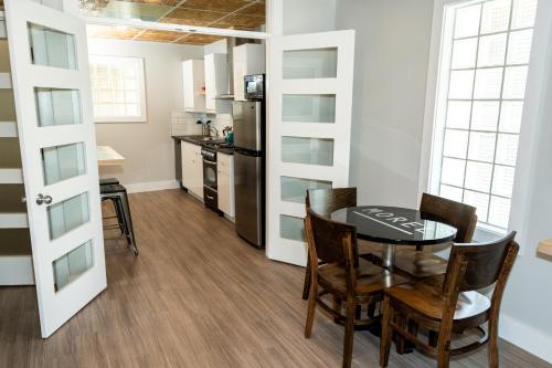 Una cocina o cocineta en Morel Executive Suites