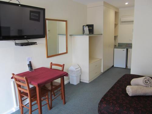 Dapur atau dapur kecil di Snowgum Motel