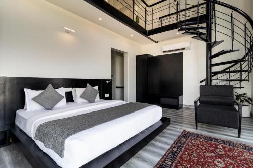 En eller flere senge i et værelse på The Saneer Jaipur