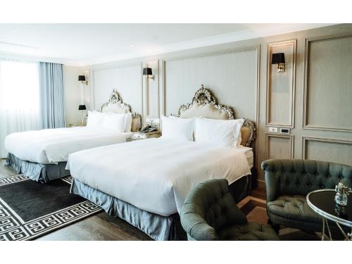 Katil atau katil-katil dalam bilik di Hôtel de Ľeau