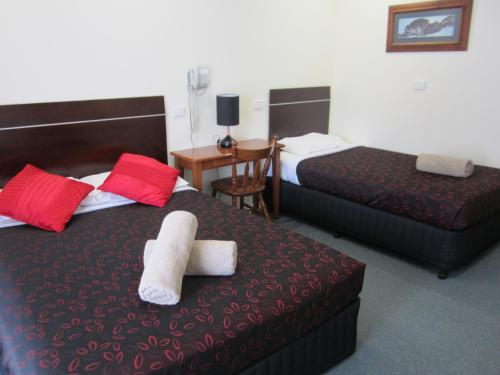 Katil atau katil-katil dalam bilik di Snowgum Motel
