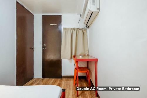 Cama o camas de una habitación en Stay Malate (Wanderers Guest House)