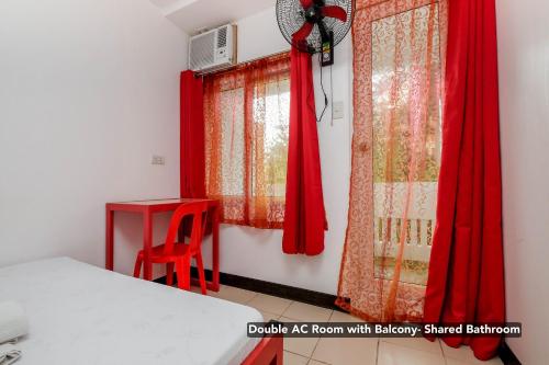 Cama o camas de una habitación en Stay Malate (Wanderers Guest House)
