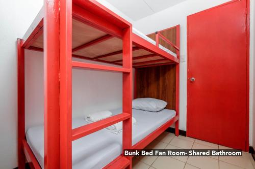 Cama o camas de una habitación en Stay Malate (Wanderers Guest House)