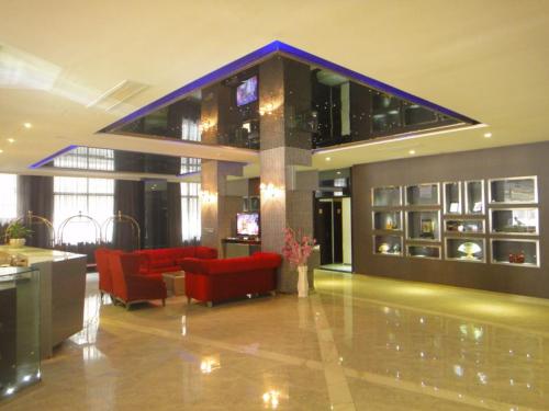 El vestíbulo o zona de recepción de 桔子水晶苏州观前街酒店