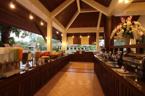 Restoran atau tempat lain untuk makan di Bhu Tarn Koh Chang Resort & Spa